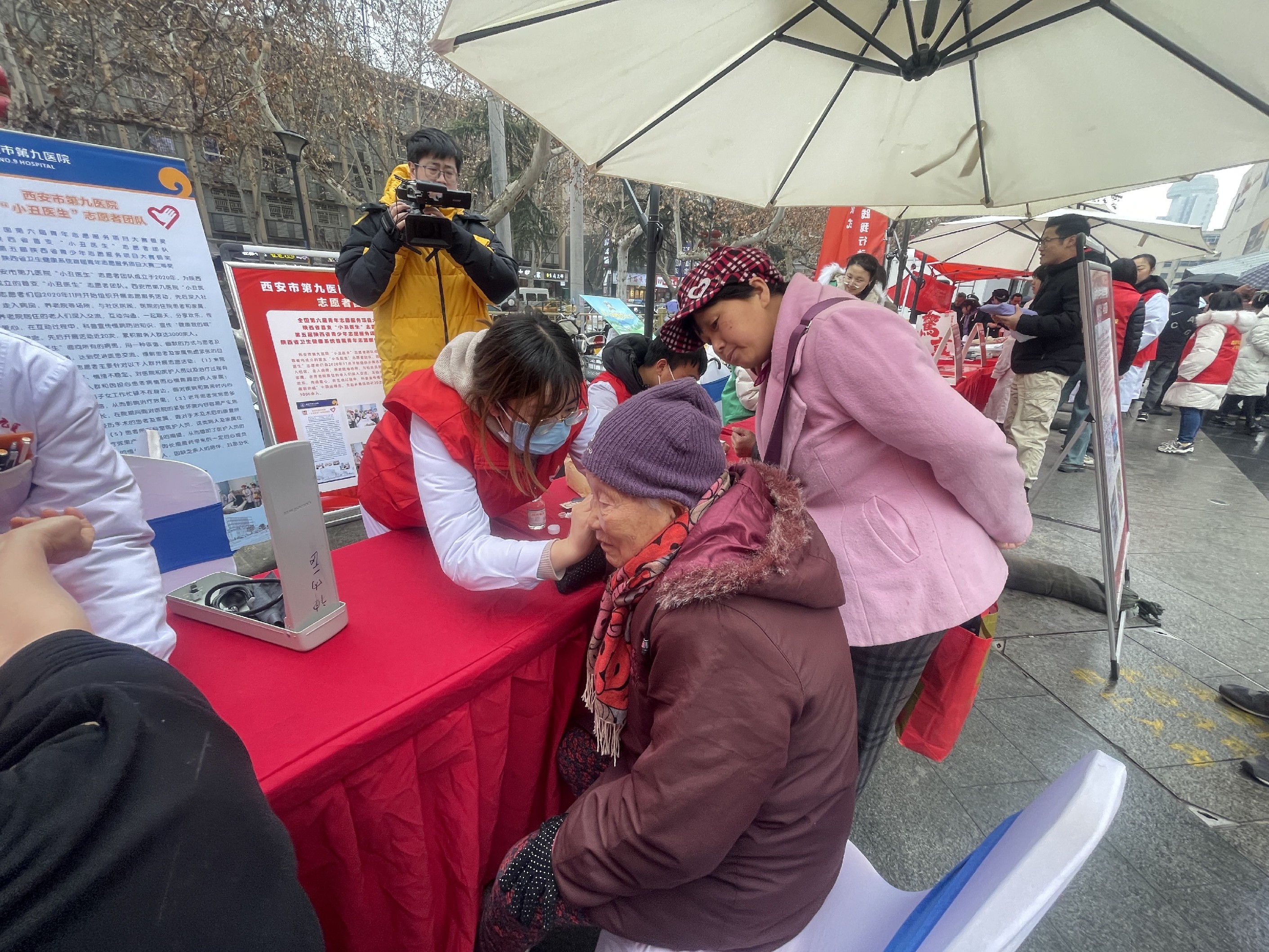 西安市第九医院团委小丑医生志愿者团队 西安市第九医院团委小丑医生志愿者团队