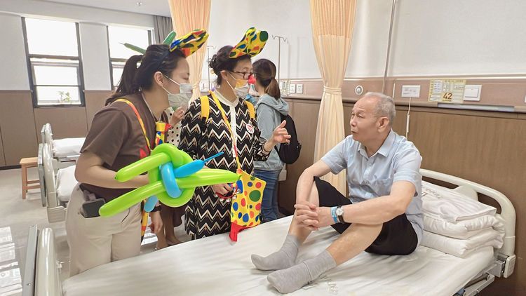 热烈祝贺西安市第九医院 “小丑医生”志愿服务项目荣获第六届中国 青年志愿服务项目大赛银奖 热烈祝贺西安市第九医院 “小丑医生”志愿服务项目荣获第六届中国 青年志愿服务项目大赛银奖