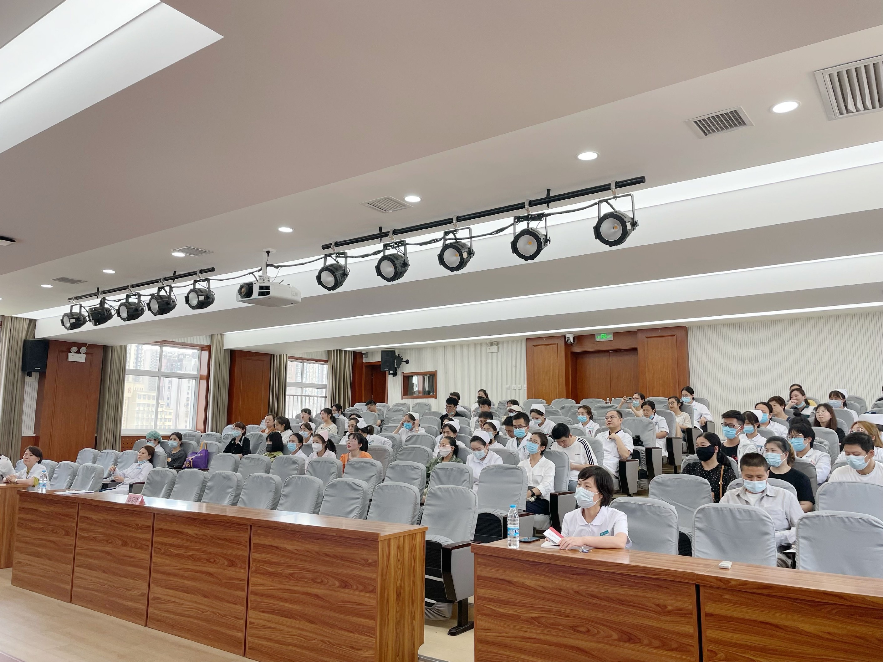 【党课开讲啦】——百场党课进科室(三) 【党课开讲啦】——百场党课进科室(三)