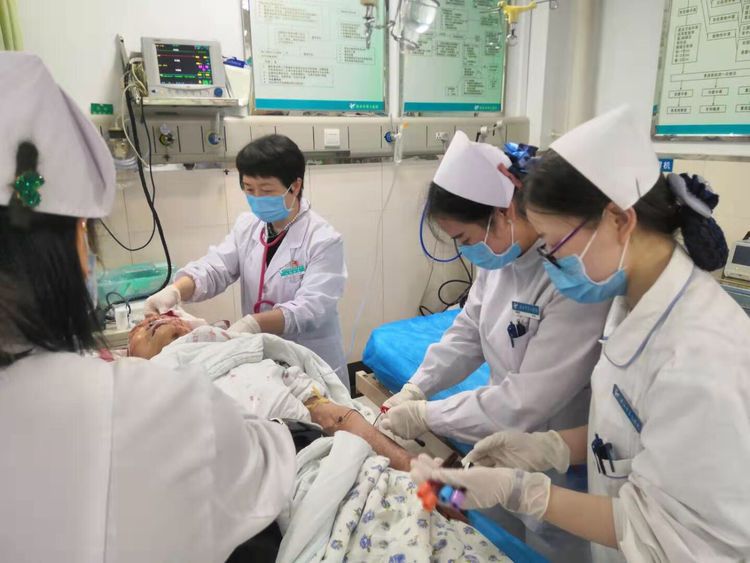 市九院急诊科工作掠影 市九院急诊科工作掠影