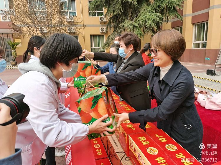 西安市妇联主席薛琳莉一行走访慰问市九院巾帼建功医务工作者