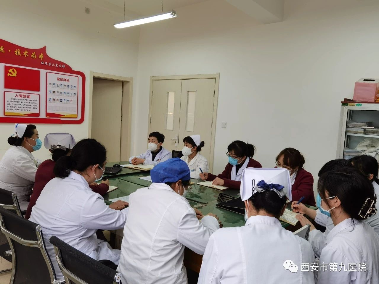 临床第三党支部开展“贯彻二十大精神，立足岗位带好头”主题党日活动