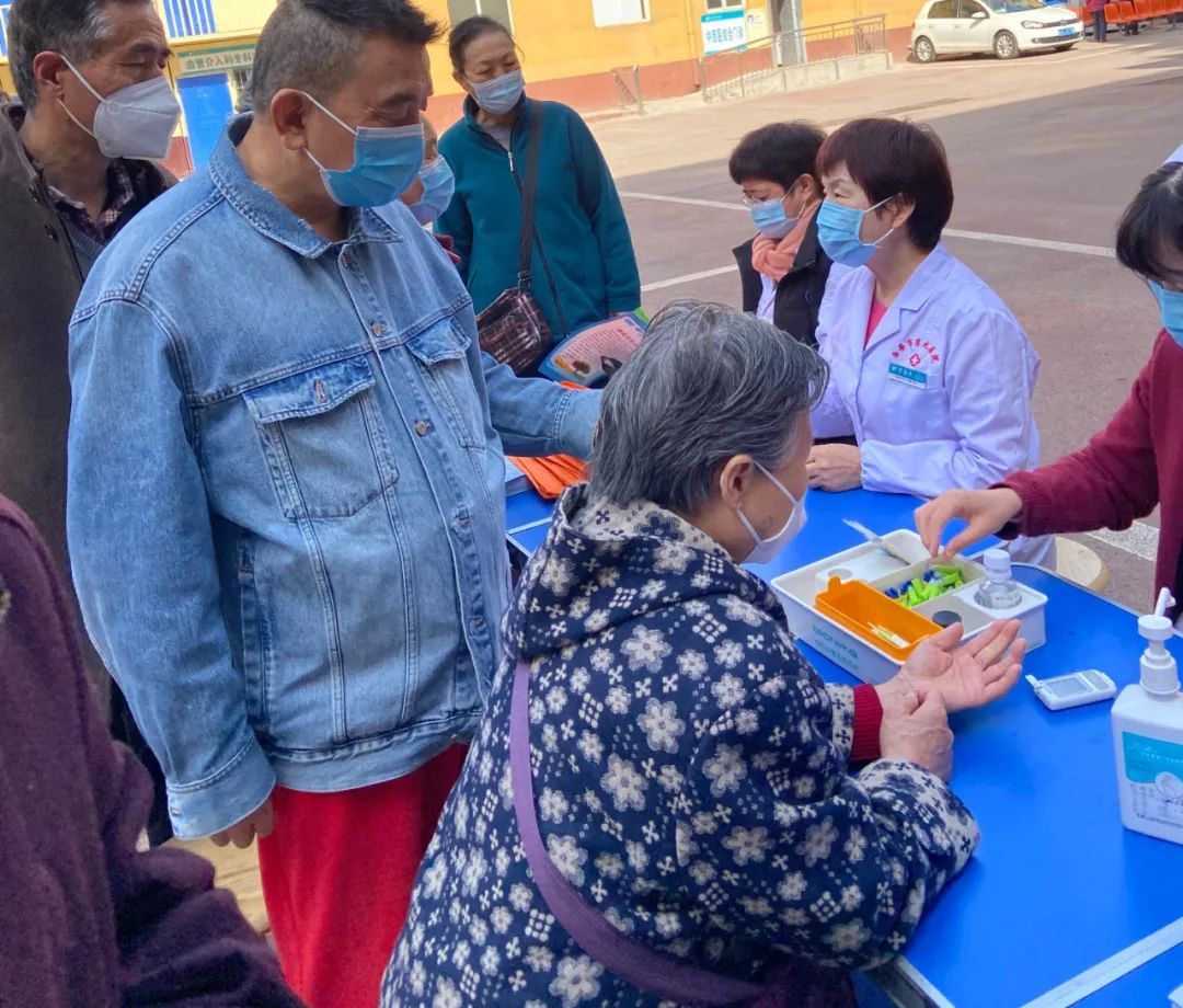 西安市第九医院肿瘤分院举办“抗癌防癌，你我同行”义诊活动