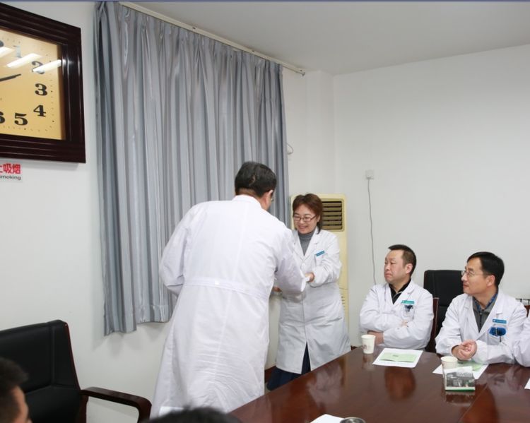 市九院举办2018年高级职称人员聘任会 市九院举办2018年高级职称人员聘任会