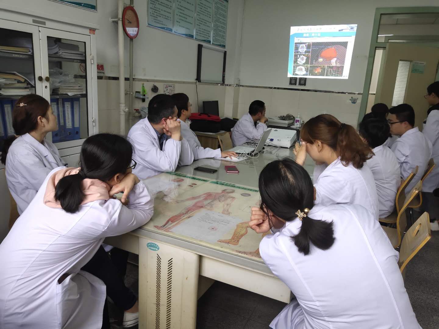 西安市第九医院放疗科开展放射治疗讲座