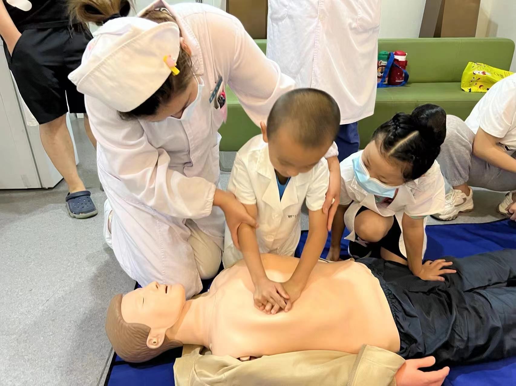 喜迎二十大 丹心铸医魂│西安市第九医院开展 “中国医师节”系列活动