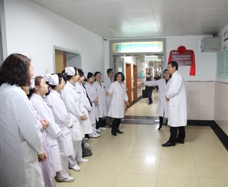 PCCM科规范化建设三级医院合格单位挂牌仪式 PCCM科规范化建设三级医院合格单位挂牌仪式