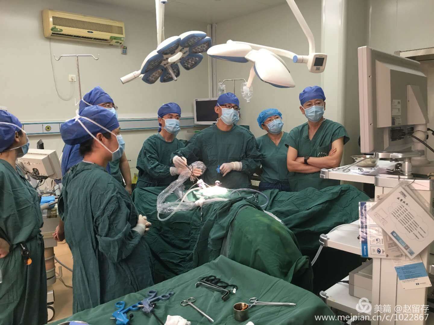 泌尿外科双镜联合治疗特殊膀胱结石