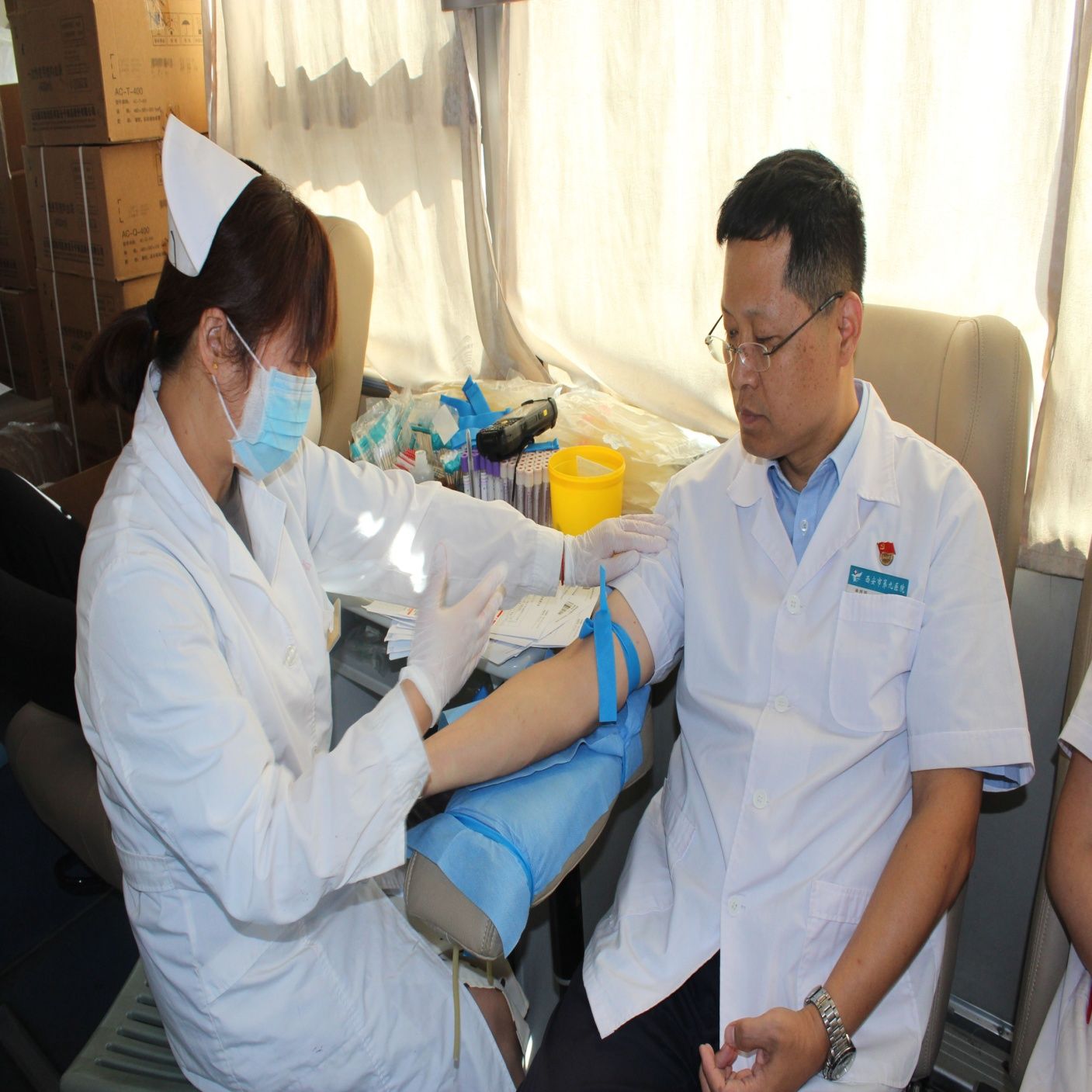 市九院血液科李源主任无偿献血十余年献血量10800毫升 市九院血液科李源主任无偿献血十余年献血量10800毫升