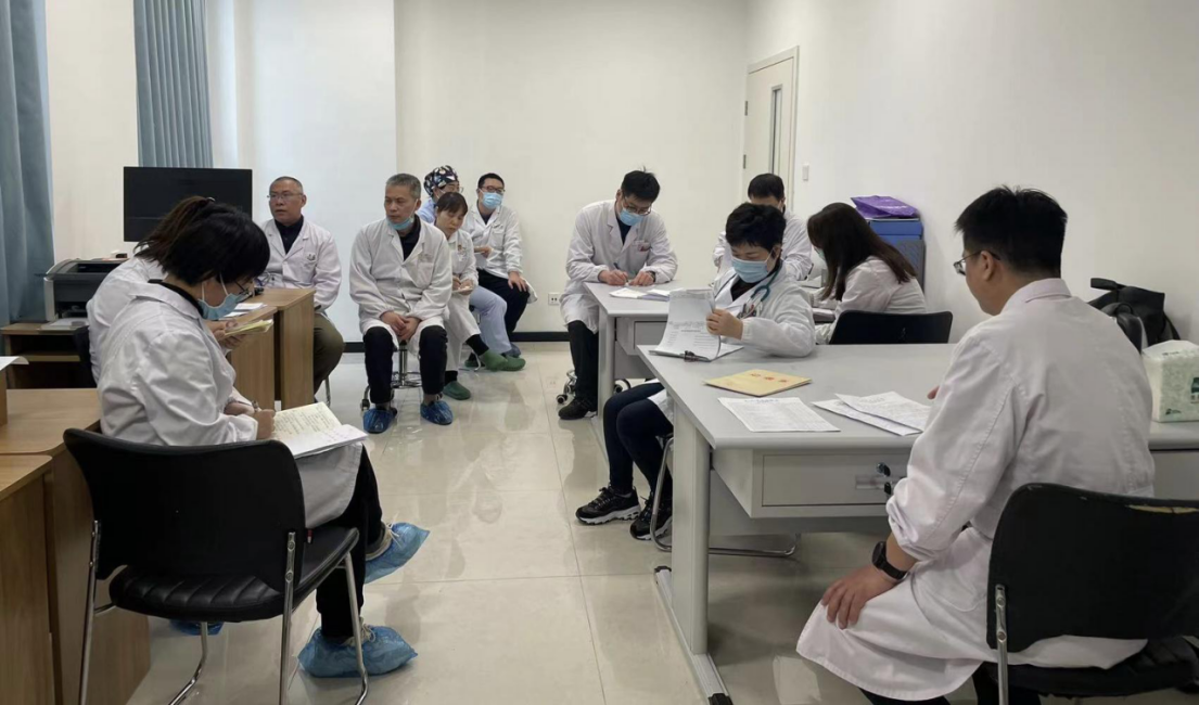 精彩一刻,共商病情 精彩一刻,共商病情