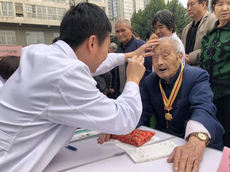 西安市第九医院中医康复科首次开展义诊进社区活动 西安市第九医院中医康复科首次开展义诊进社区活动