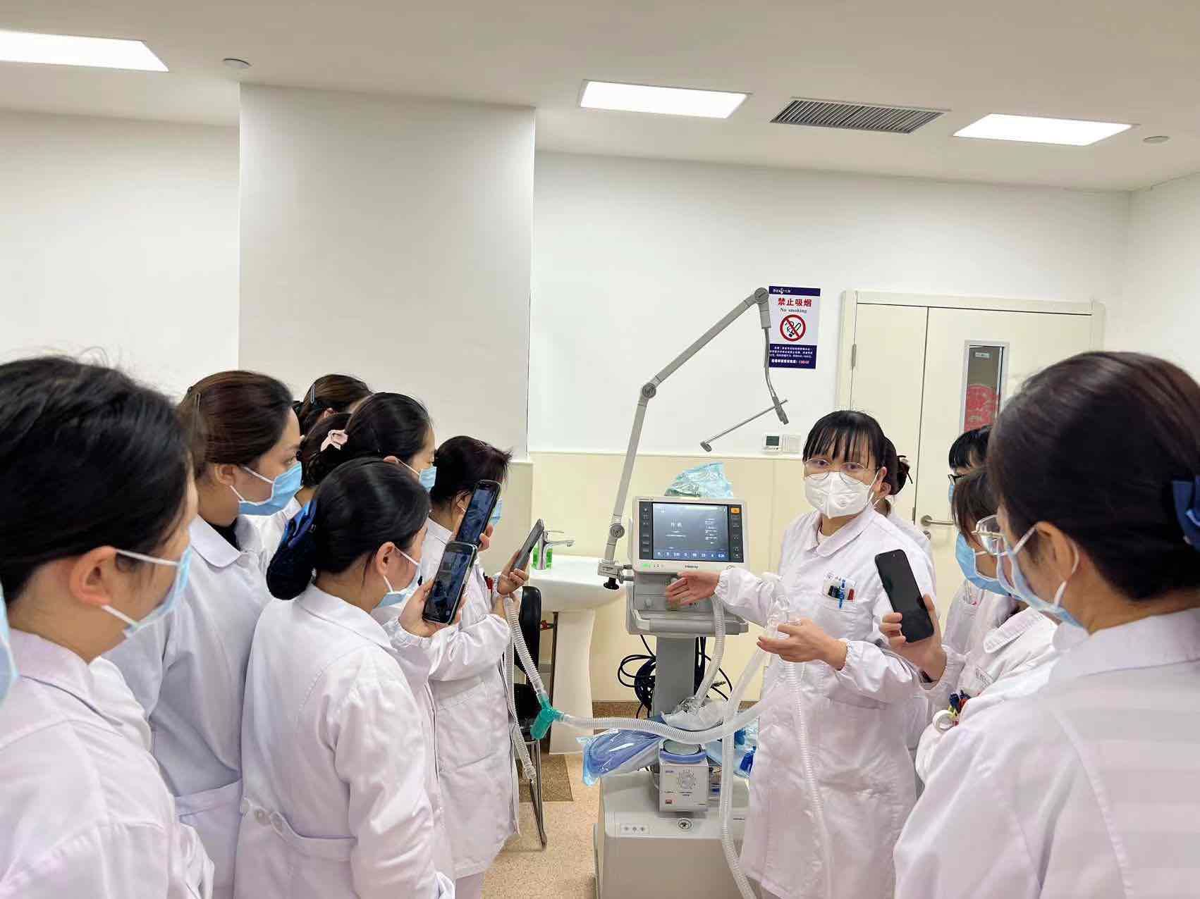 鲜艳锦旗 暖流入心 鲜艳锦旗 暖流入心