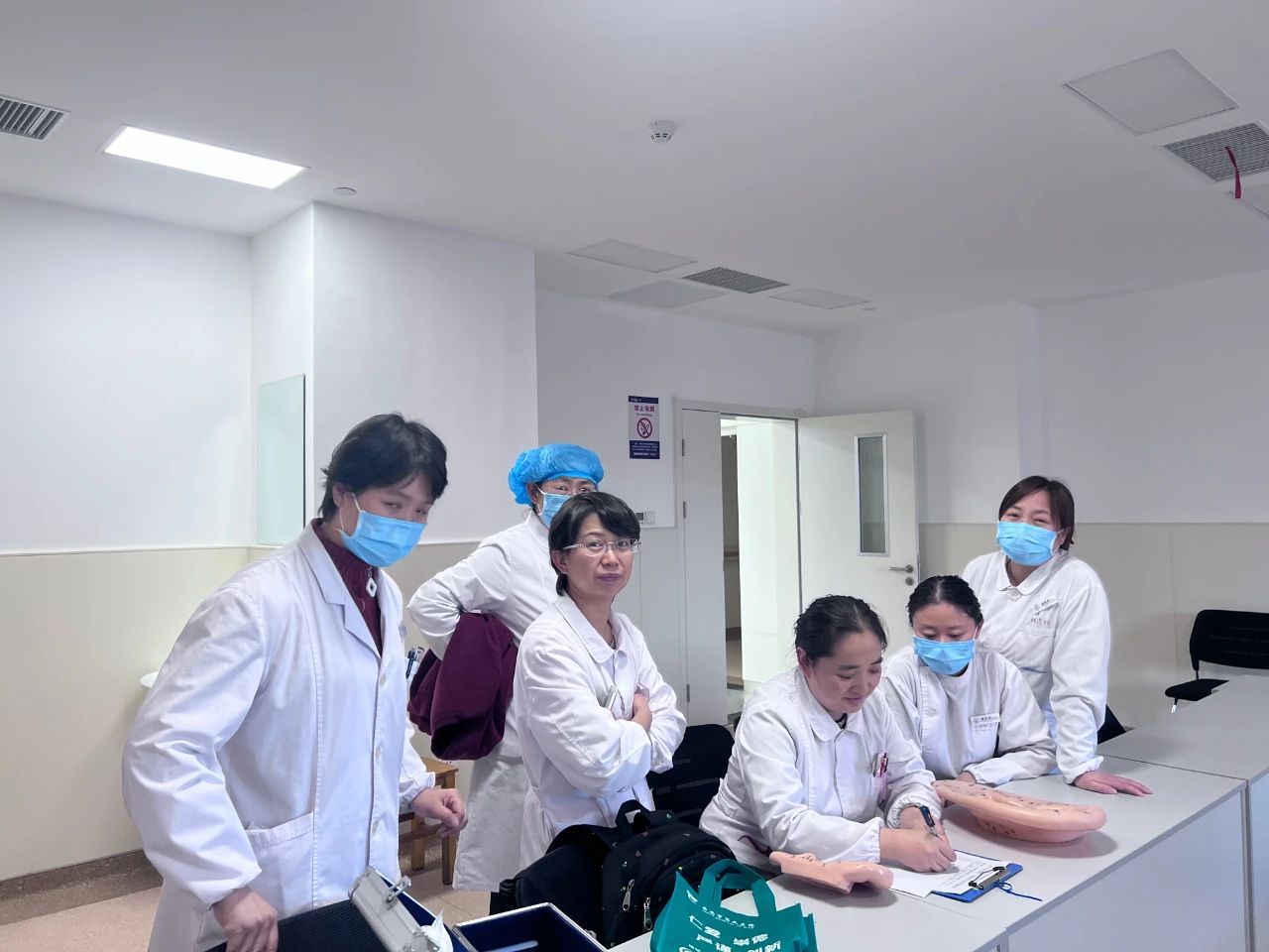 西安市第九医院中医护理小组开展中医适宜技术推进会 西安市第九医院中医护理小组开展中医适宜技术推进会