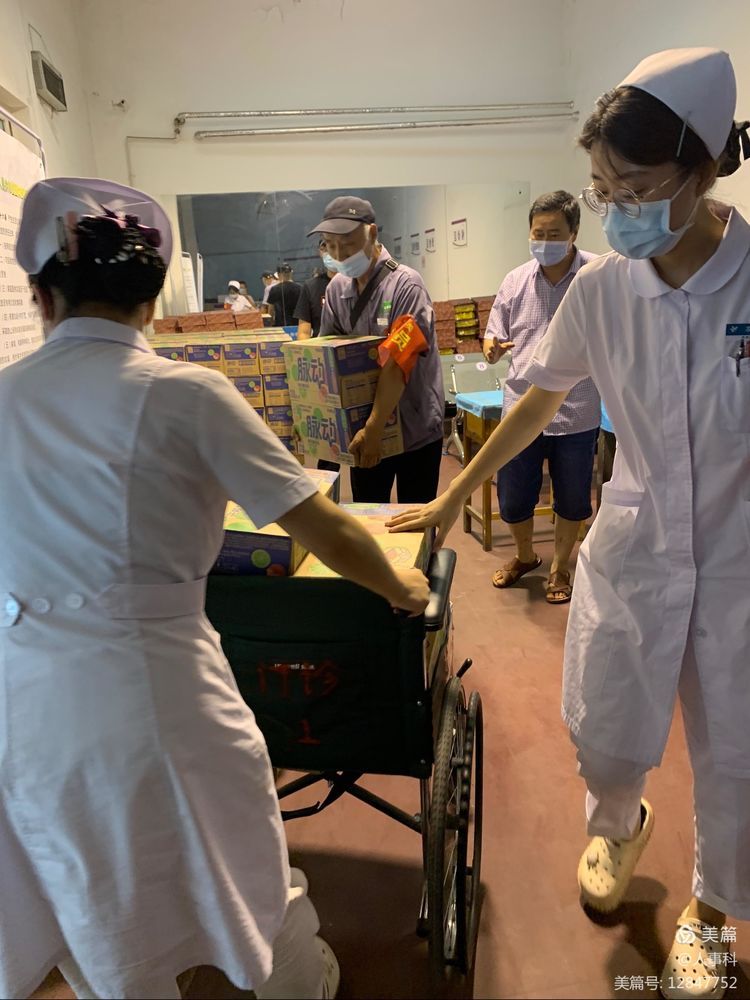 同心抗疫添力量 炎炎夏日送清凉