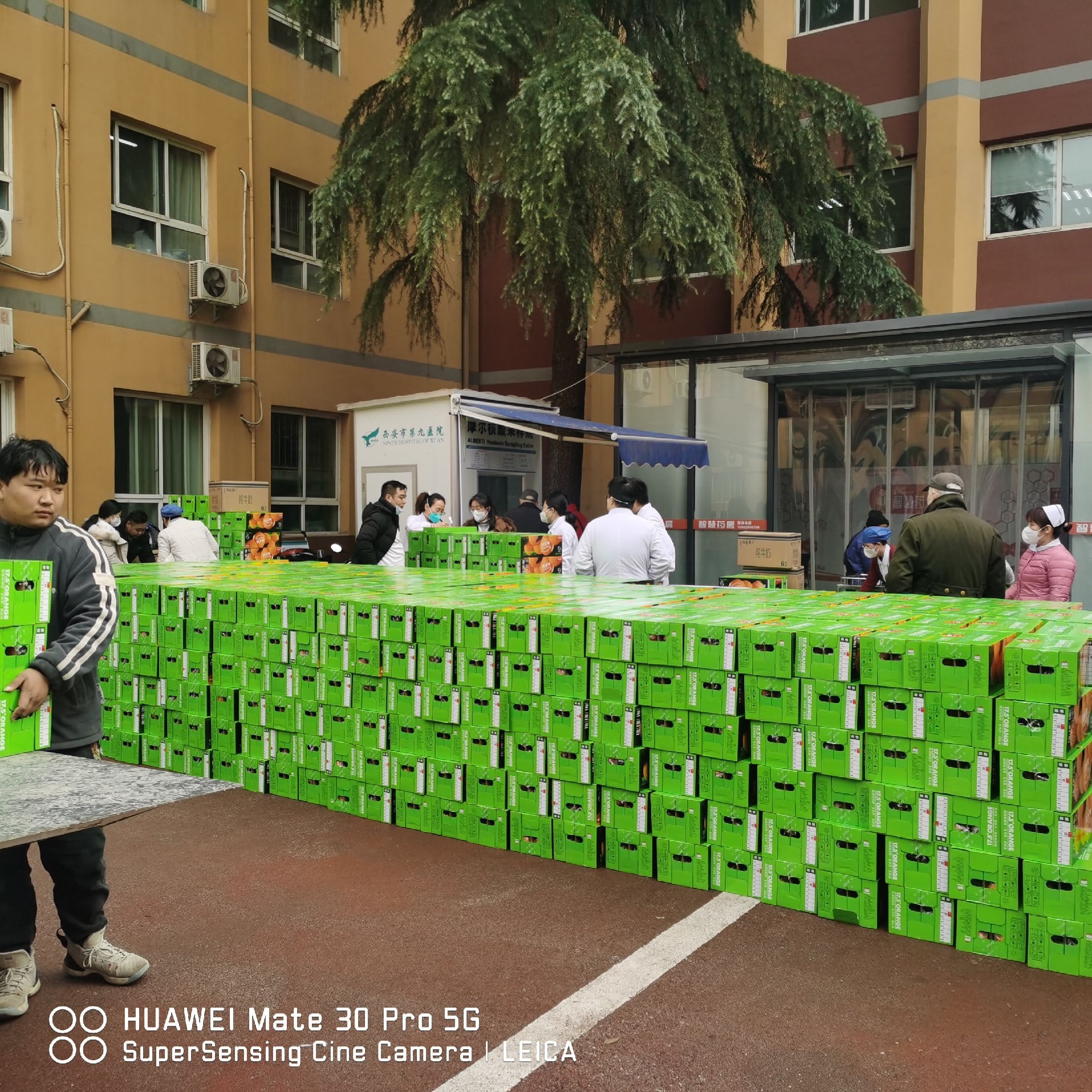 【情系职工】医院慰问坚守一线的医护人员