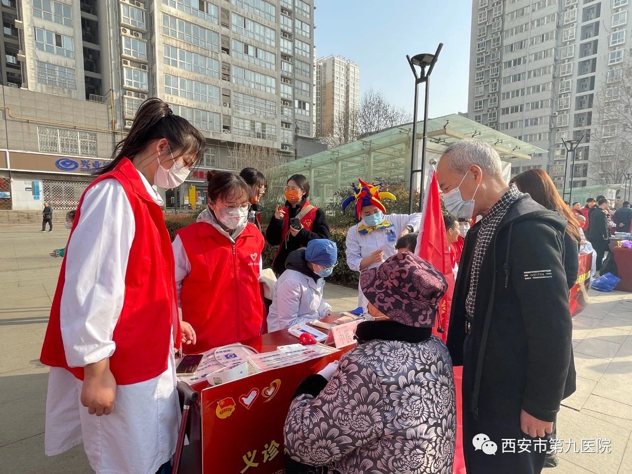 春暖三月学雷锋 志愿服务我先行——西安市第九医院开展“学雷锋”志愿活动 春暖三月学雷锋 志愿服务我先行——西安市第九医院开展“学雷锋”志愿活动