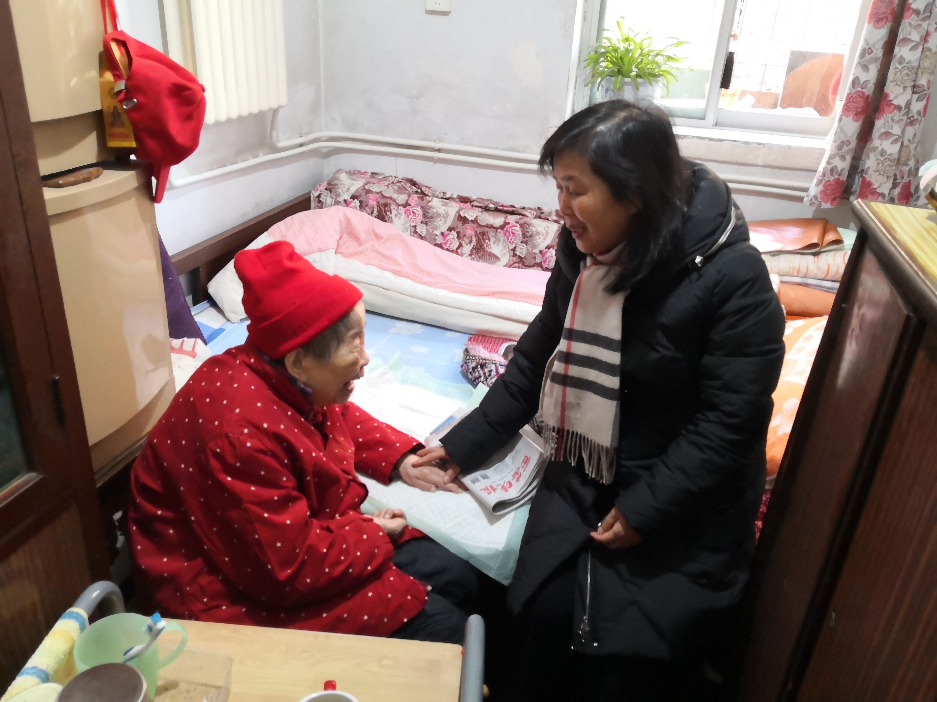 西安市第九医院节前慰问困难离退休职工 西安市第九医院节前慰问困难离退休职工