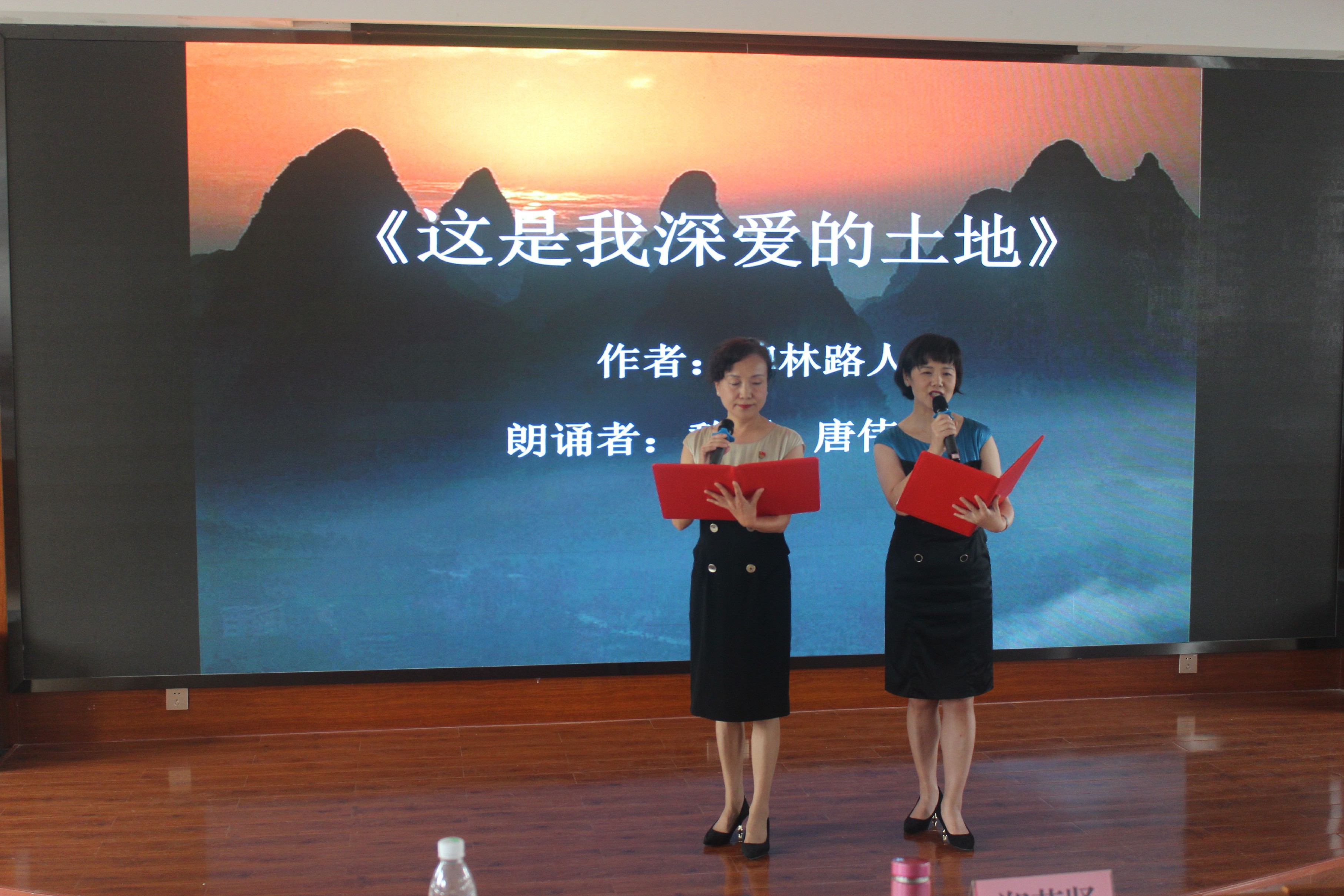 市九院举办“党在我心中 建功新时代” 感恩有你、经典家训诵读活动 市九院举办“党在我心中 建功新时代” 感恩有你、经典家训诵读活动