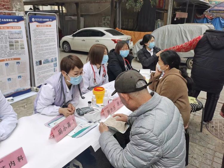 外联工作| 西安市第九医院专家团队走进铁新社区 开展大型义诊 外联工作| 西安市第九医院专家团队走进铁新社区 开展大型义诊