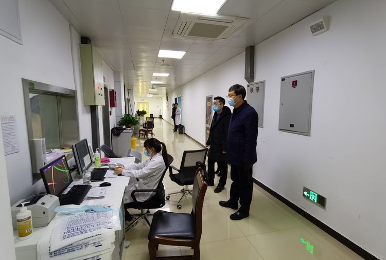 西安市第九医院院长党明海带领控感专家督导检查蓝田县人民医院疫情防控工作 西安市第九医院院长党明海带领控感专家督导检查蓝田县人民医院疫情防控工作