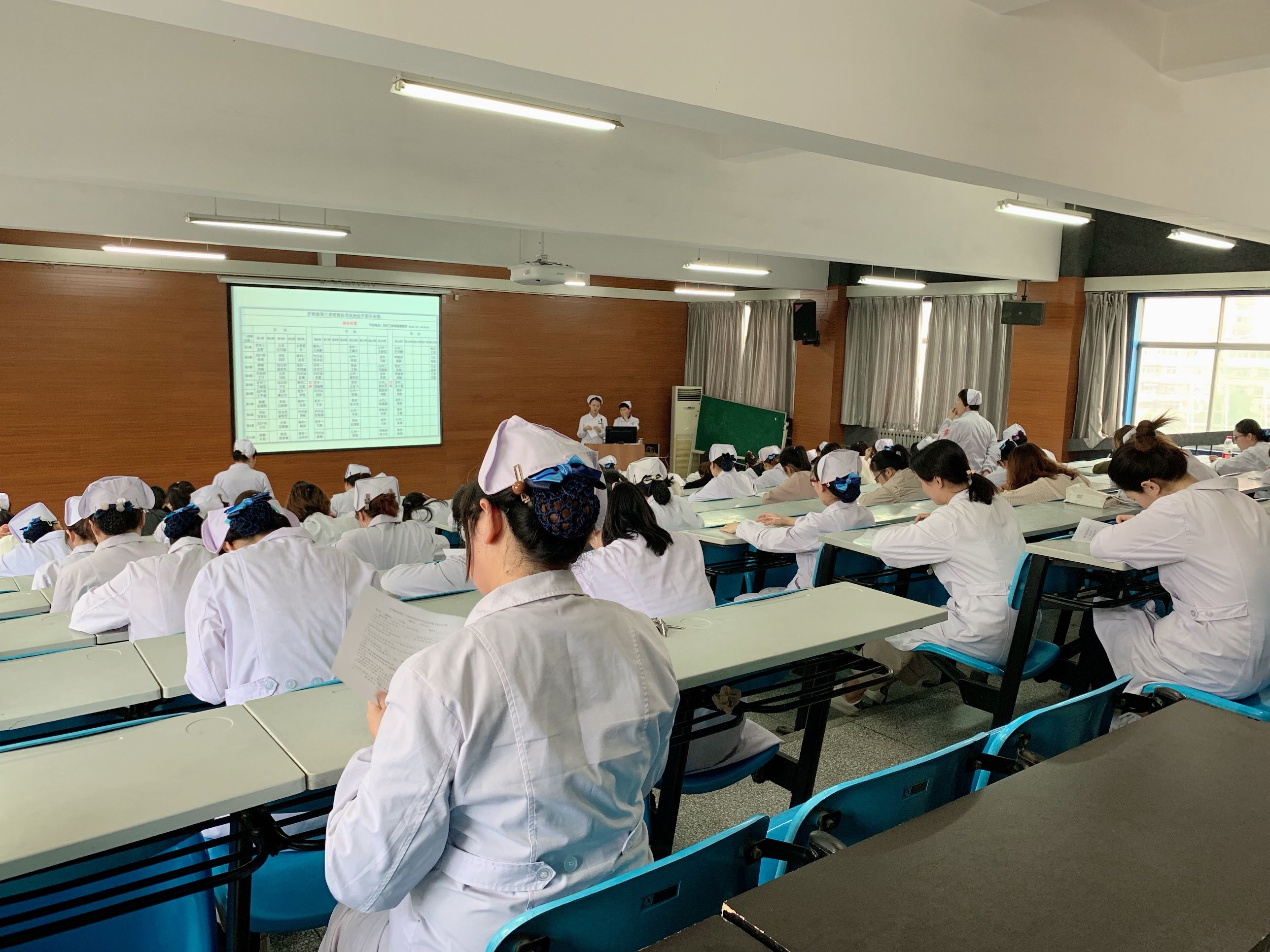 “强理论 抓基础 重提高”——西安市第九医院护理人员2019年第三季度三基理论考试纪实