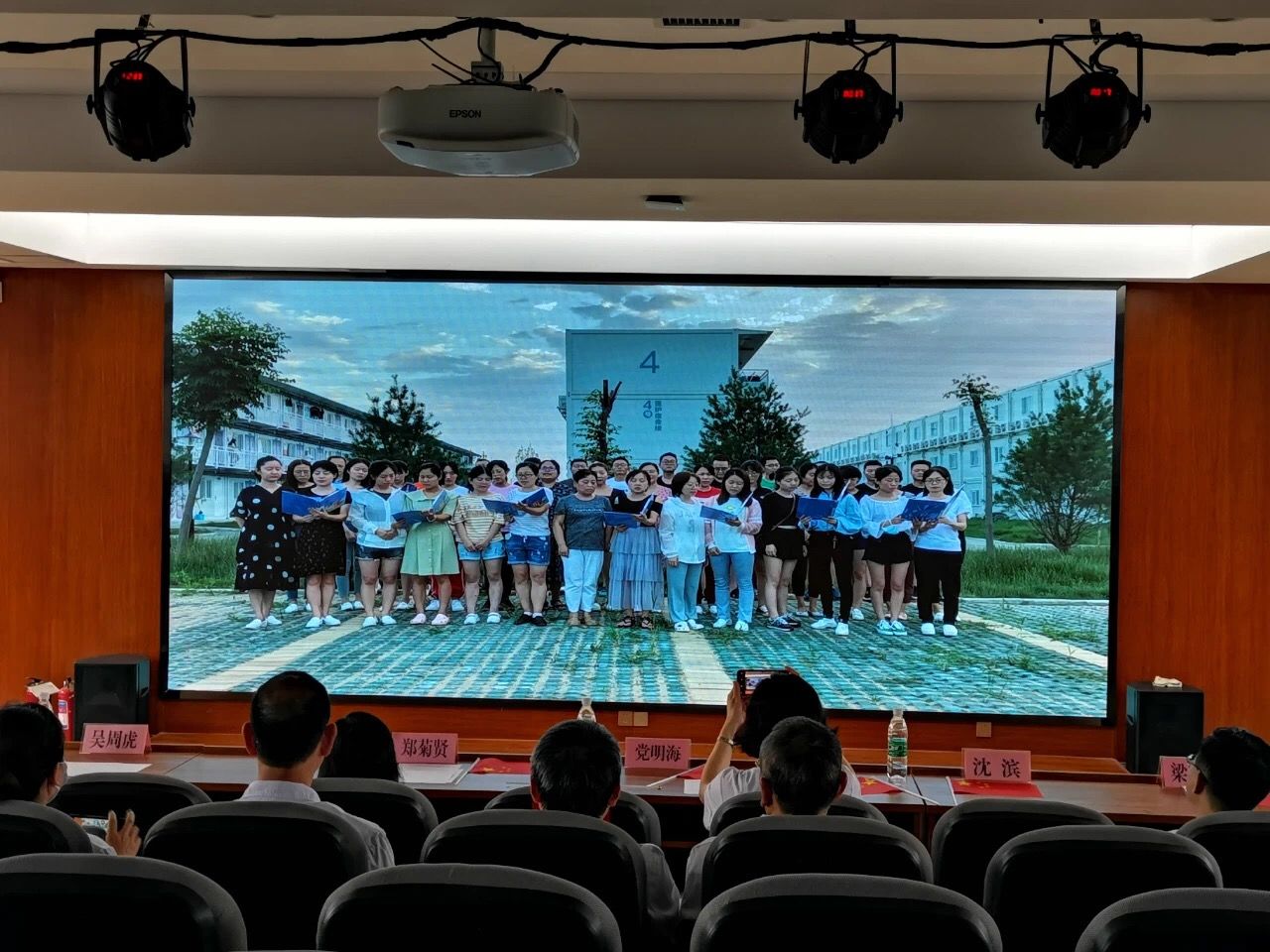 西安市第九医院举办“党在我心中 建功新时代” 感恩有你 经典家训诵读活动 西安市第九医院举办“党在我心中 建功新时代” 感恩有你 经典家训诵读活动