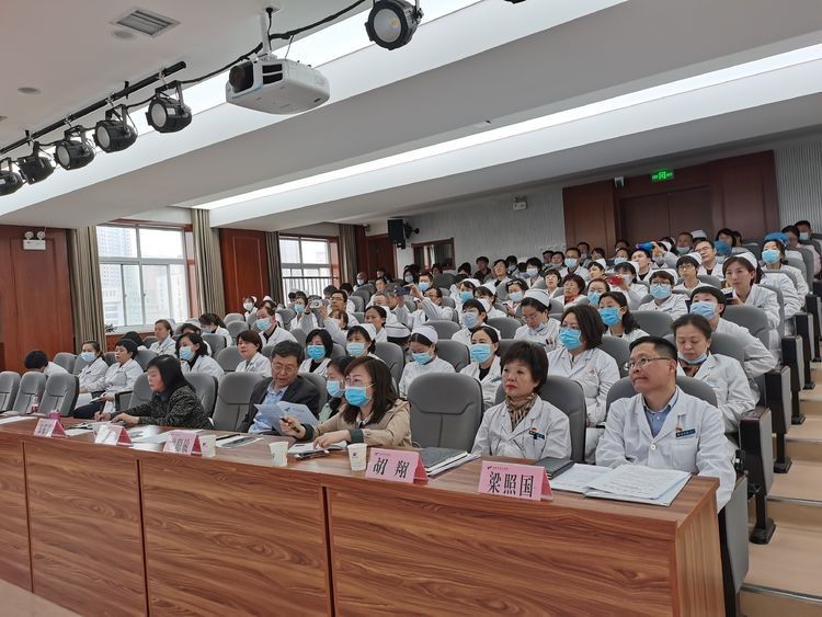 市卫生健康委专家组一行到市九院进行大型医院巡查