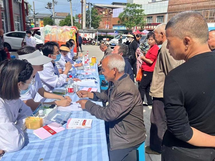 专家义诊到基层,健康服务惠民生 专家义诊到基层,健康服务惠民生