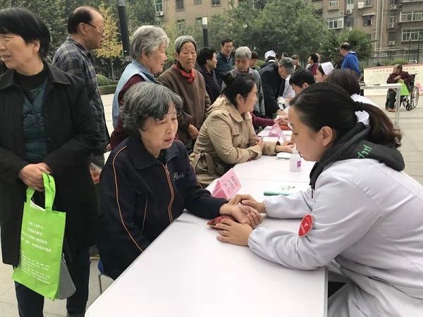 西安市第九医院中医康复科首次开展义诊进社区活动 西安市第九医院中医康复科首次开展义诊进社区活动