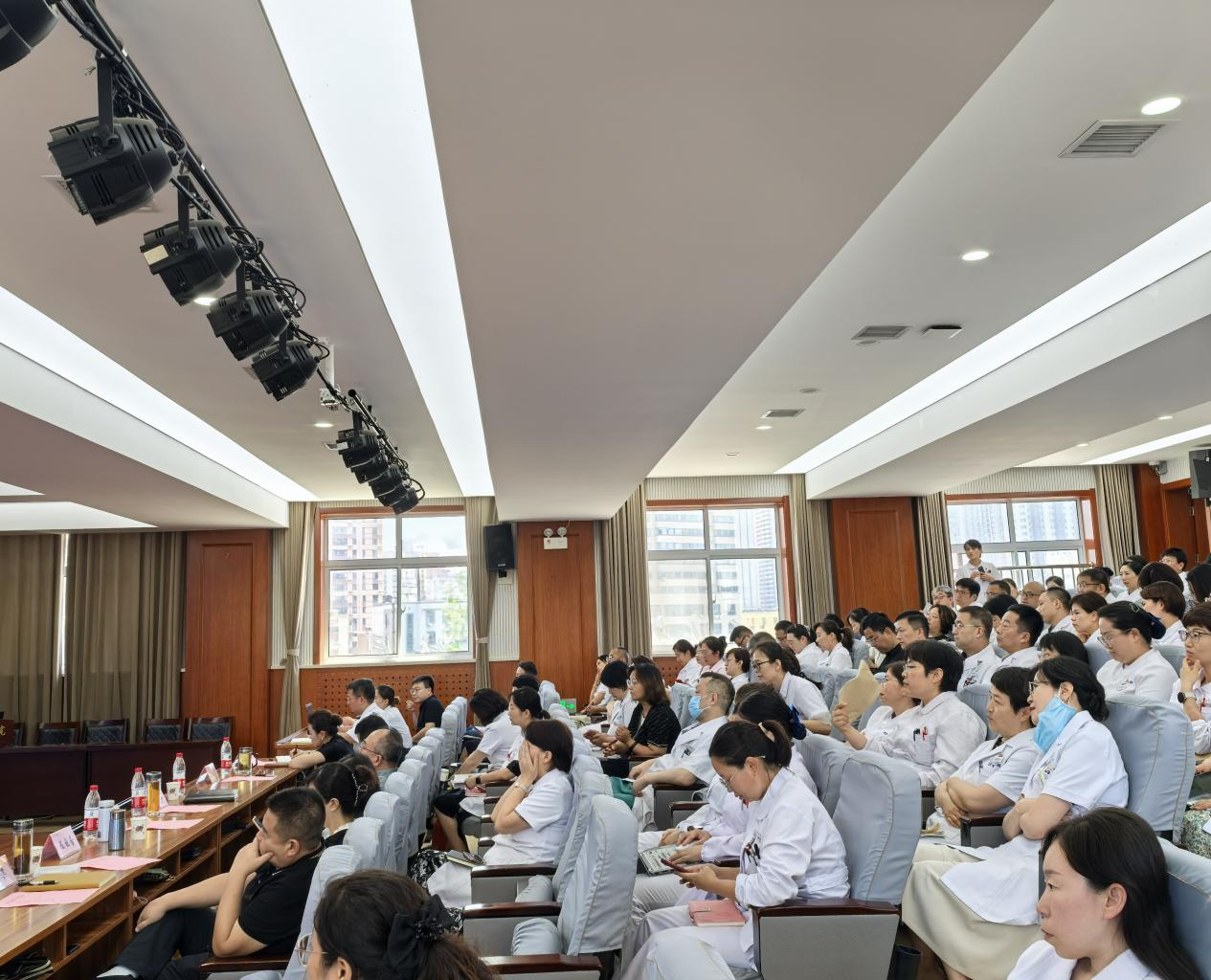 【共话发展,砥砺前行】西安市第九医院召开临床医技中层干部2024年上半年工作总结暨下半年工作计划汇报会 【共话发展,砥砺前行】西安市第九医院召开临床医技中层干部2024年上半年工作总结暨下半年工作计划汇报会