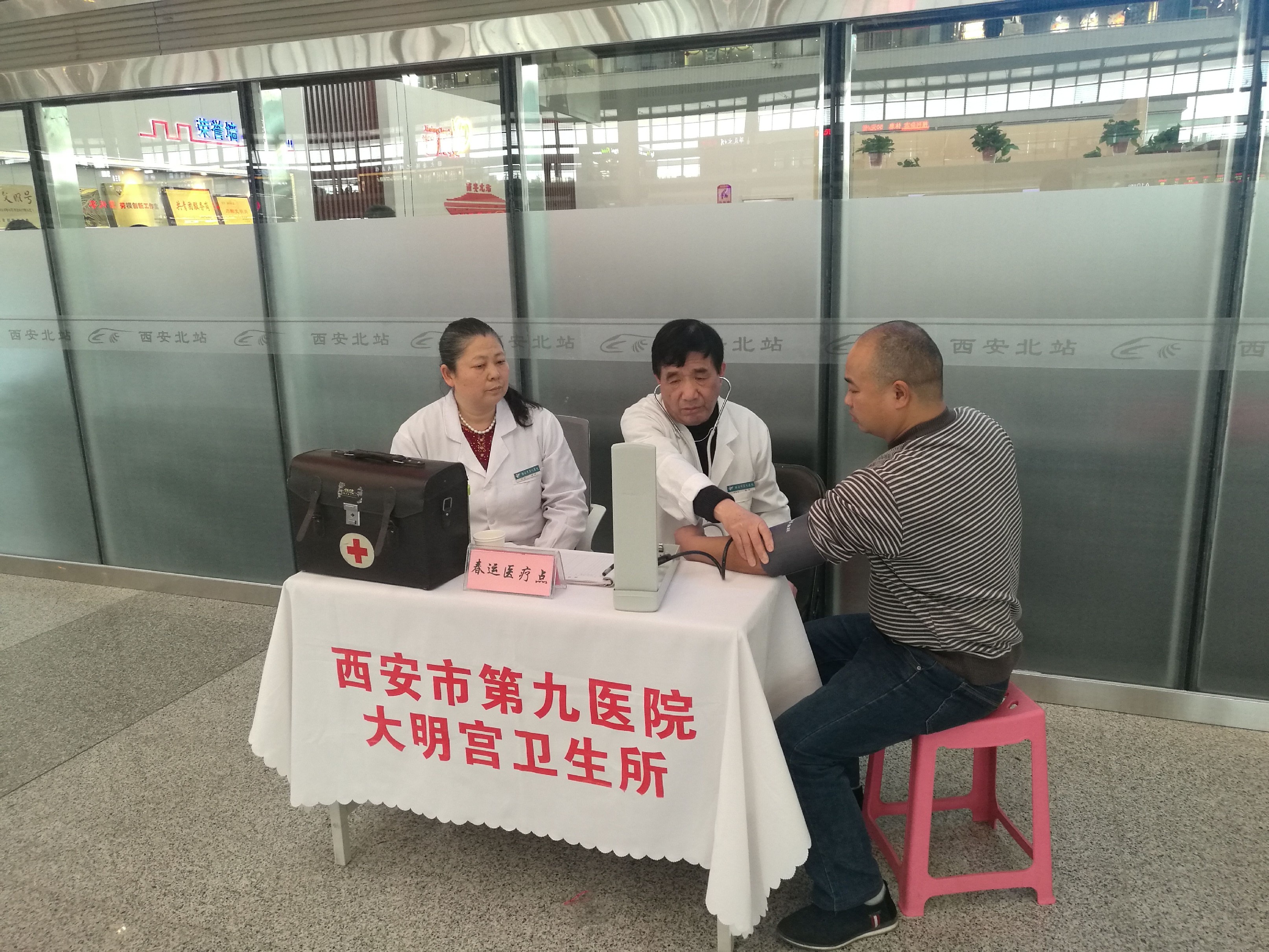 省委常委、市委书记王永康 慰问市九院春运医疗保障人员 省委常委、市委书记王永康 慰问市九院春运医疗保障人员