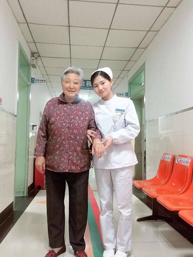 西安市第九医院2019年【优质护理服务标兵】急诊科 崔莉 西安市第九医院2019年【优质护理服务标兵】急诊科 崔莉