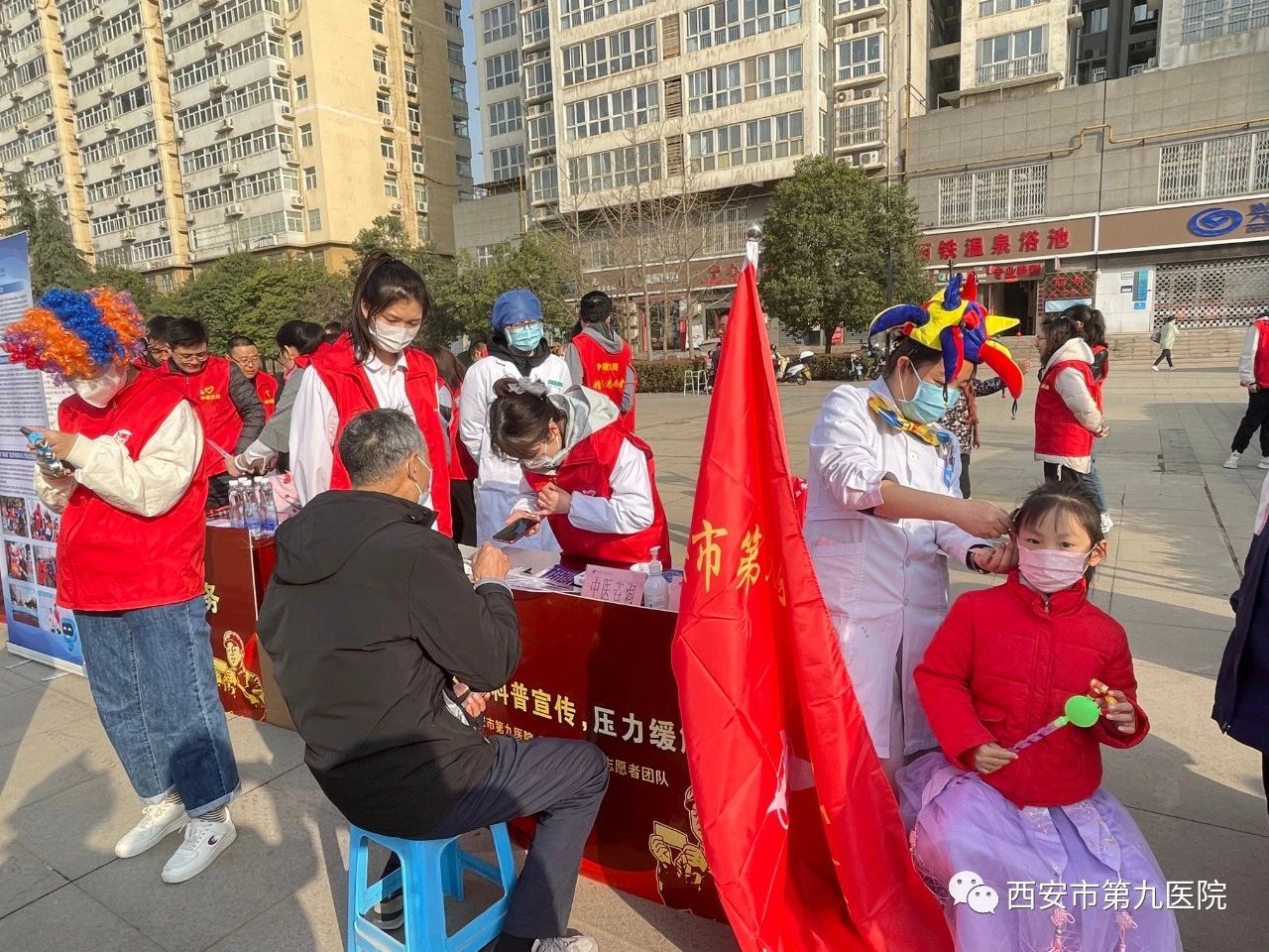 春暖三月学雷锋 志愿服务我先行——西安市第九医院开展“学雷锋”志愿活动 春暖三月学雷锋 志愿服务我先行——西安市第九医院开展“学雷锋”志愿活动