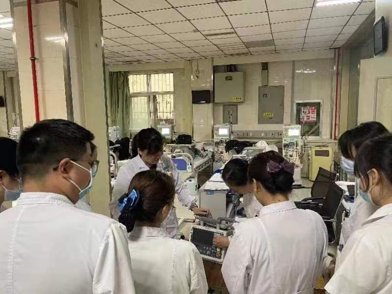 保障“双节“”安全 透析人在行动