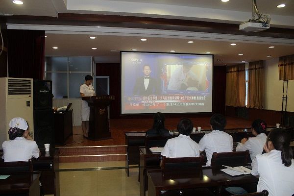 西安市第九医院举办“救死扶伤 大爱无疆”道德讲堂活动 西安市第九医院举办“救死扶伤 大爱无疆”道德讲堂活动