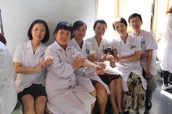 捐热血献爱心 市九院医务人员参加无偿献血活动 捐热血献爱心 市九院医务人员参加无偿献血活动