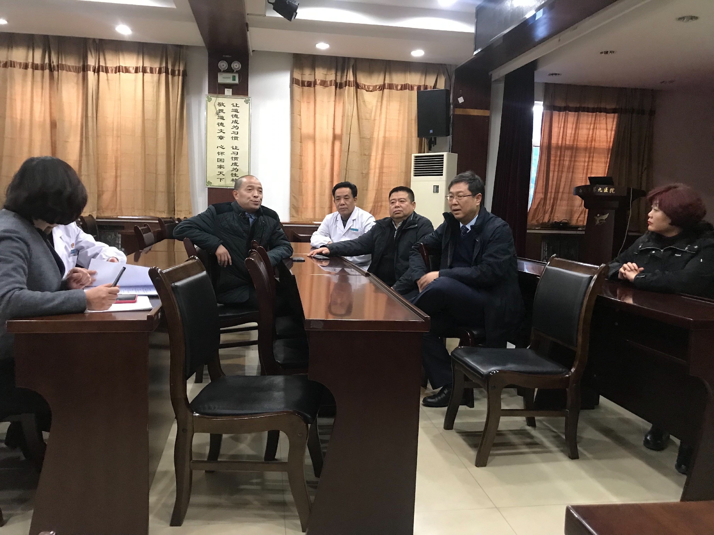 西安市第九医院组织收看《作风强化在西安》专题片 西安市第九医院组织收看《作风强化在西安》专题片