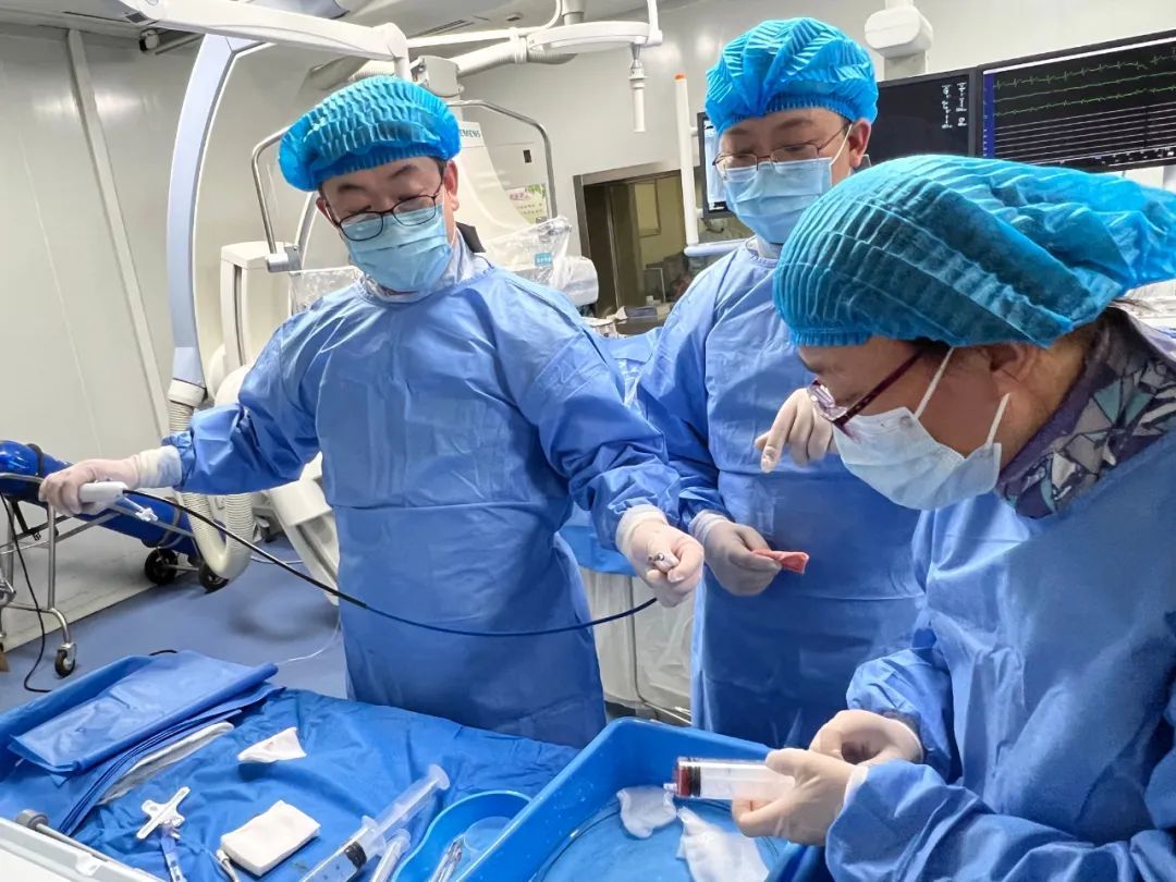 【医疗技术】西安市第九医院心血管病院团队完成新一代无导线起搏器Micra-AV(双腔)植入术 【医疗技术】西安市第九医院心血管病院团队完成新一代无导线起搏器Micra-AV(双腔)植入术