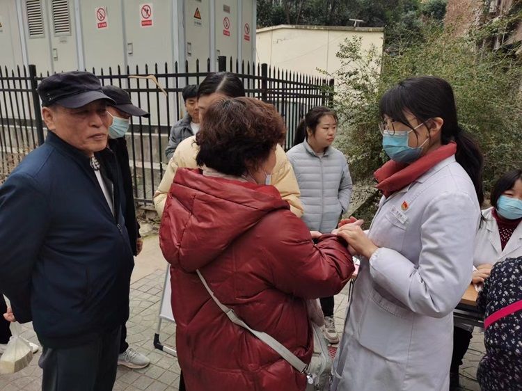 外联工作| 西安市第九医院专家团队走进铁新社区 开展大型义诊 外联工作| 西安市第九医院专家团队走进铁新社区 开展大型义诊