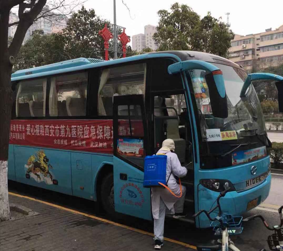 面对疫情 同舟共济，无偿接送医务人员上下班