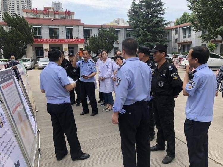 市公安局碑林分局太乙路派出所来我院开展扫黑除恶专项斗争宣传活动 市公安局碑林分局太乙路派出所来我院开展扫黑除恶专项斗争宣传活动