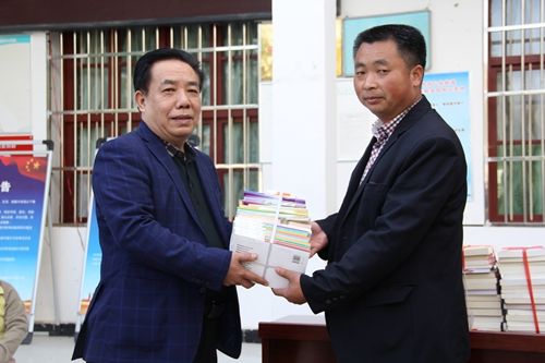 西安市第九医院赴庄王村开展“美丽乡村·文明家园”共建活动 西安市第九医院赴庄王村开展“美丽乡村·文明家园”共建活动