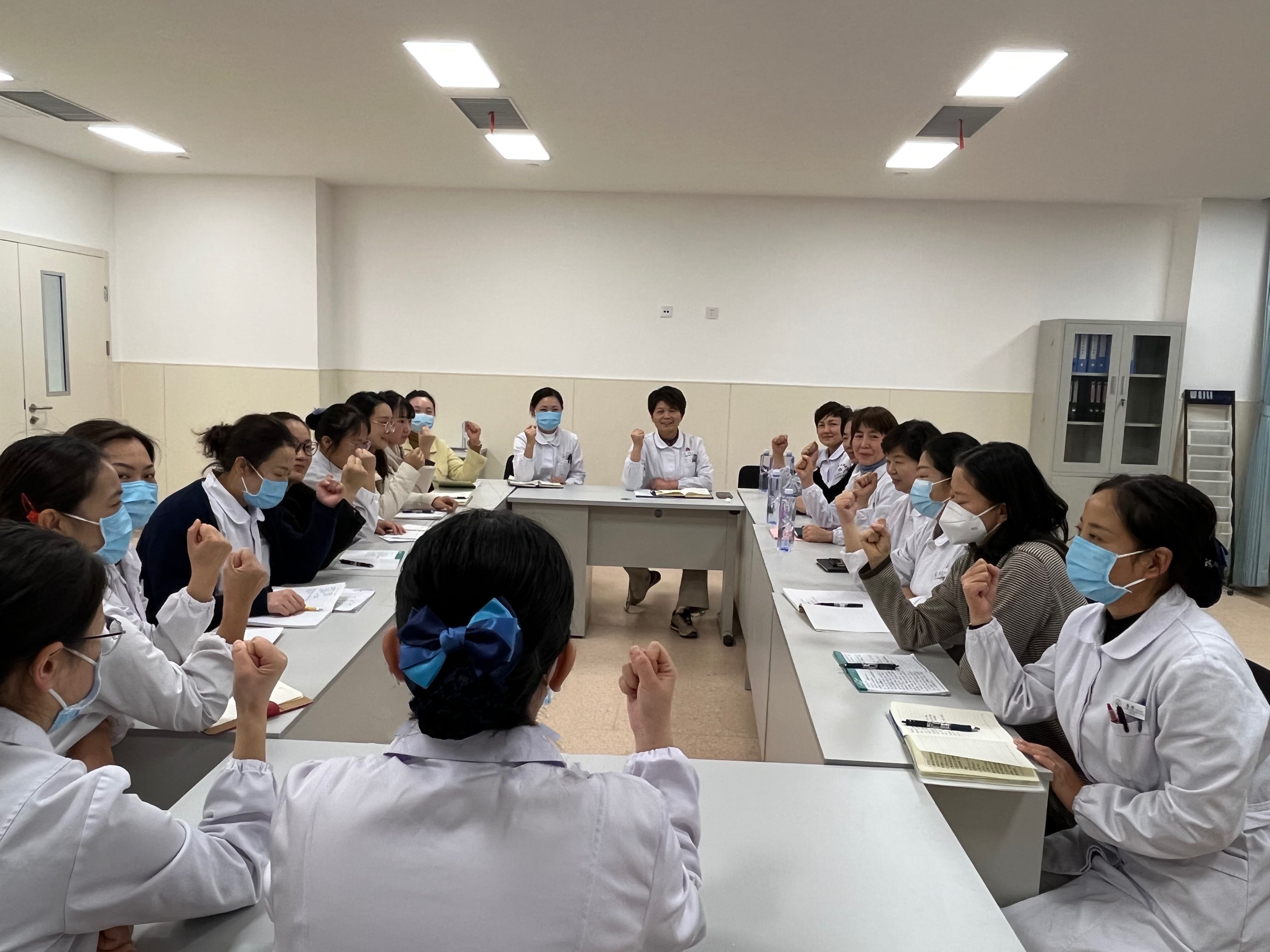 同心同向共奋进-- 消化内科护理科务会