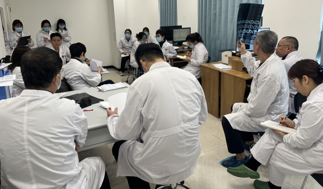 精彩一刻,共商病情 精彩一刻,共商病情