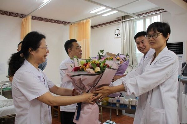 西安市第九医院用这样的方式度过首个“中国医师节” 西安市第九医院用这样的方式度过首个“中国医师节”